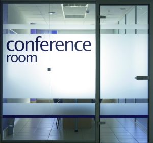Nutzung von Glasdekorfolie für einen Konferenzraum