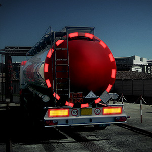 Tanker mit Verklebung der reflektierenden Oralite VC 104+ Tanker Stickers