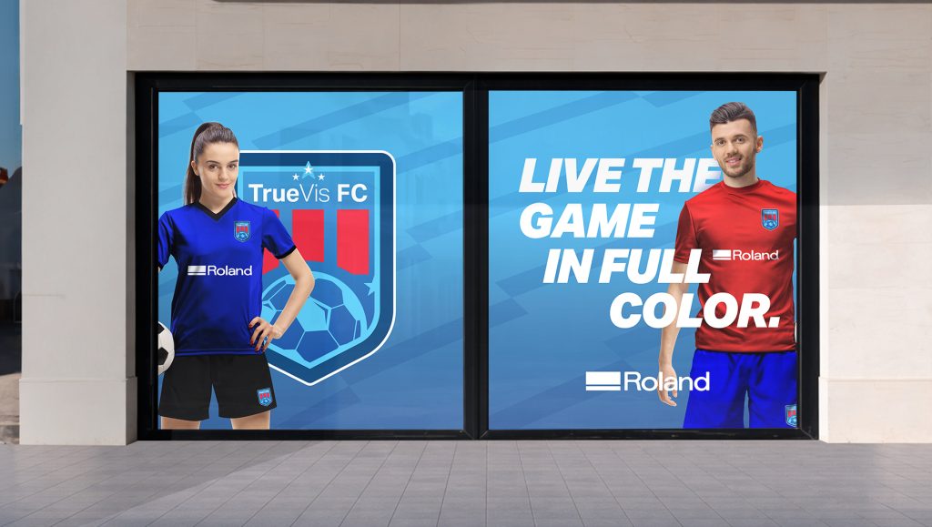 Glasdekoration in einem Shop, gedruckt mit der VG4-Serie von Roland